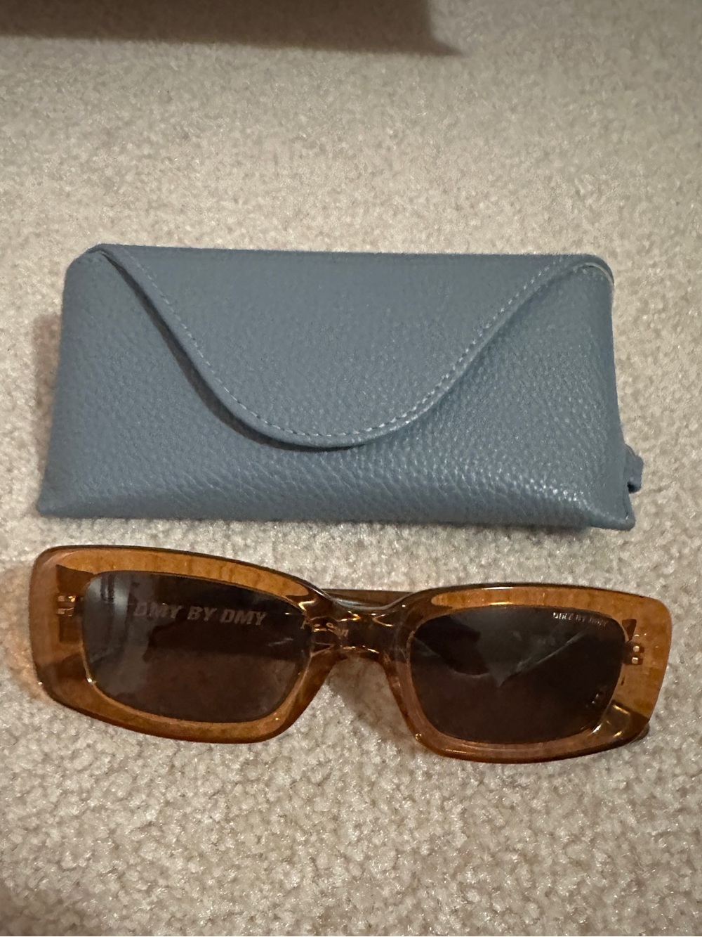 DMY Amber Rectangular Women’s Sunglasses with Blue Case